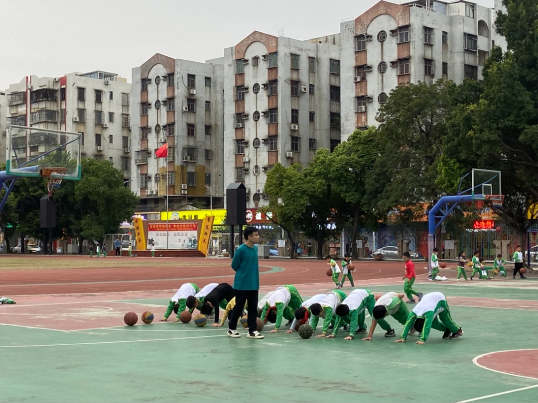 职业教练如何利用选秀权进行球队建设_0